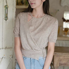 Knitted short-sleeved top with cross-shaped waistline design