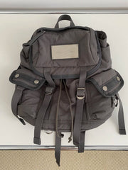 Relaxed and versatile metal-stamped nylon backpack schoolbag