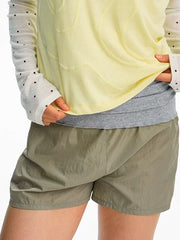 Striped pile waistband piecewise overlapping and folding three-quarter length innerwear layered and worn as a tight-fitting home shorts