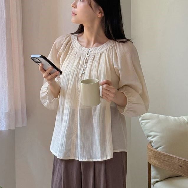 A soft and delicate cotton and linen blouse with a flowing and airy texture