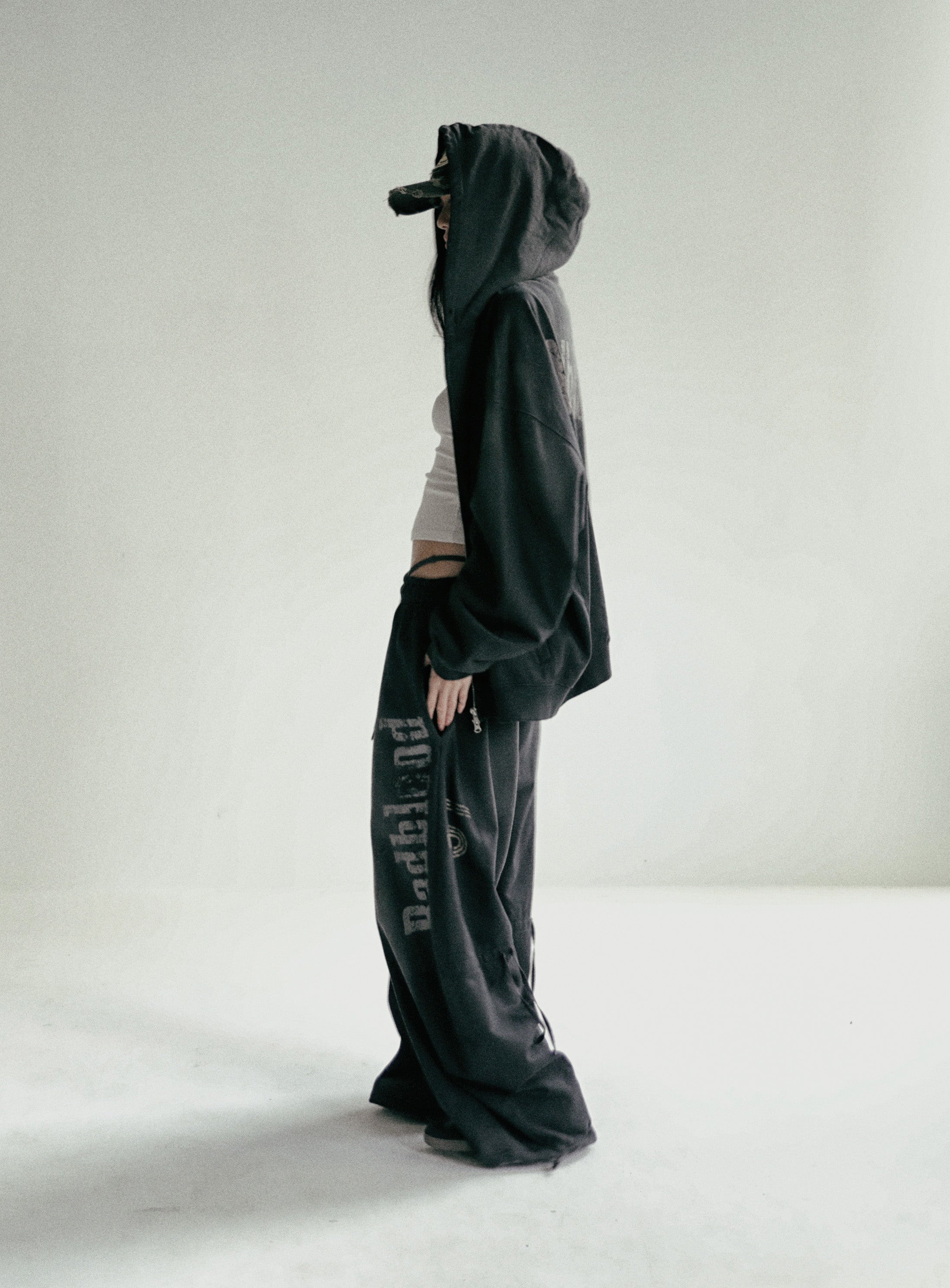 [w-pts24-082] Sun Faded 2 Jogger - Black