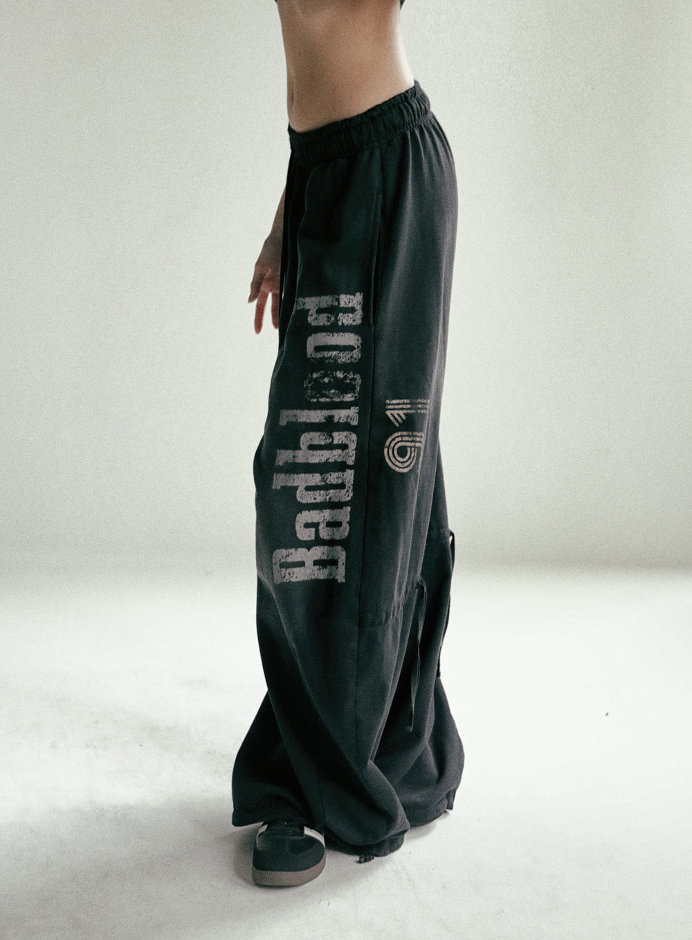 [w-pts24-082] Sun Faded 2 Jogger - Black