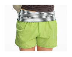Striped pile waistband piecewise overlapping and folding three-quarter length innerwear layered and worn as a tight-fitting home shorts